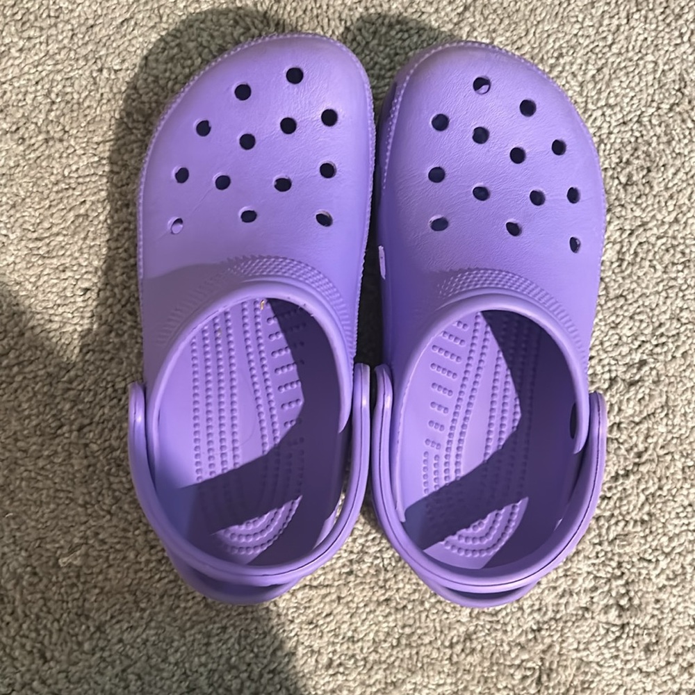 Purple Crocs women's 6 - Picture 2 of 3